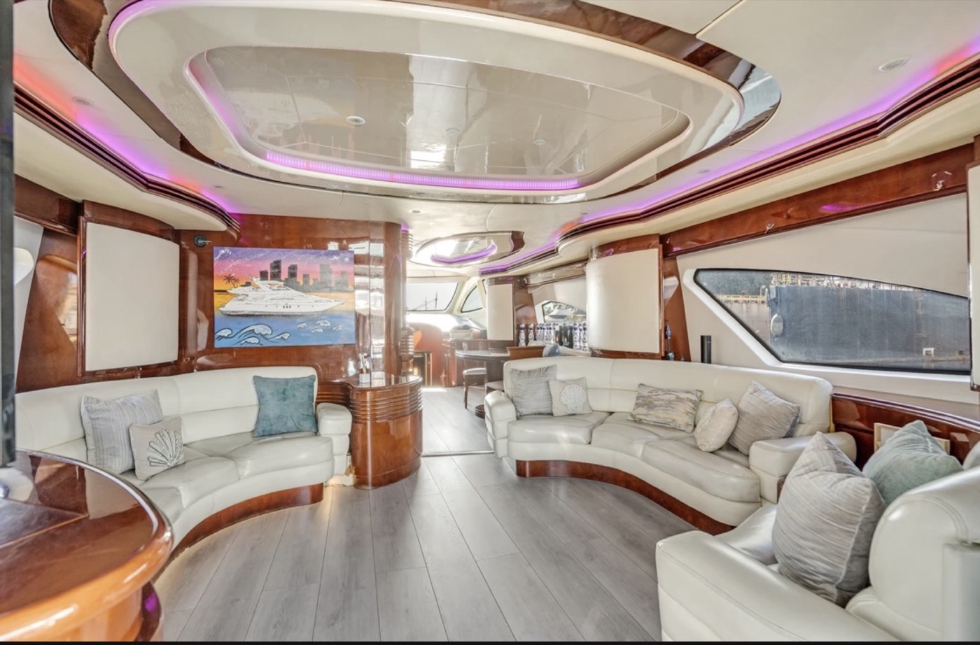 Azimut 85 — frame 19 of 23