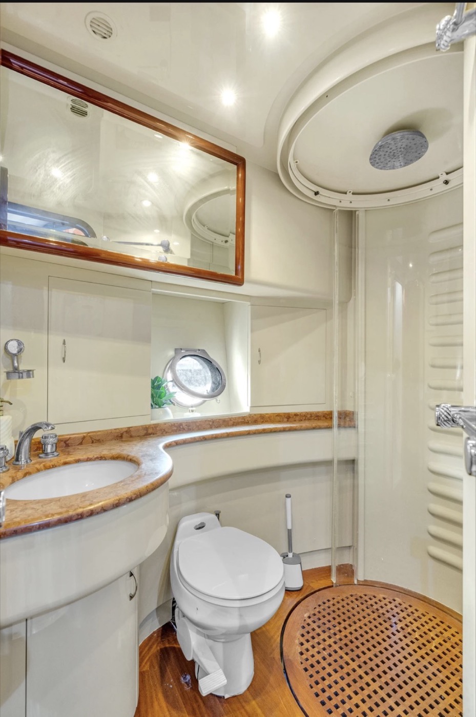 Azimut 85 — frame 20 of 23