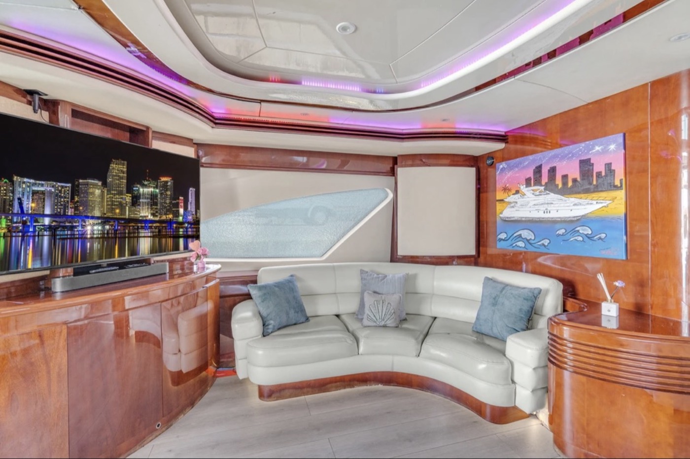 Azimut 85 — frame 21 of 23