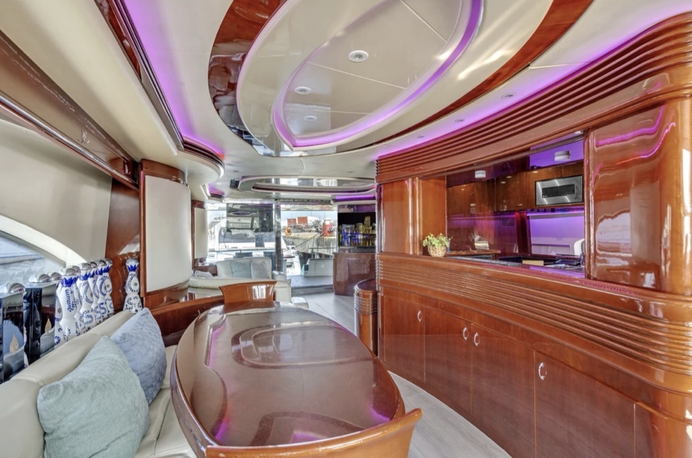 Azimut 85 — frame 22 of 23