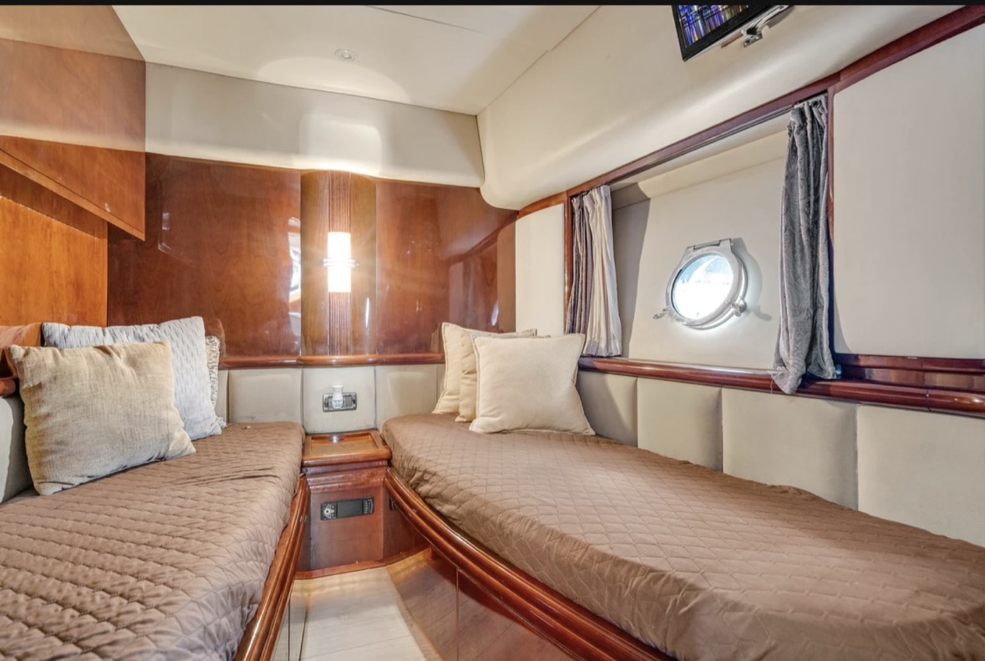 Azimut 85 — frame 23 of 23